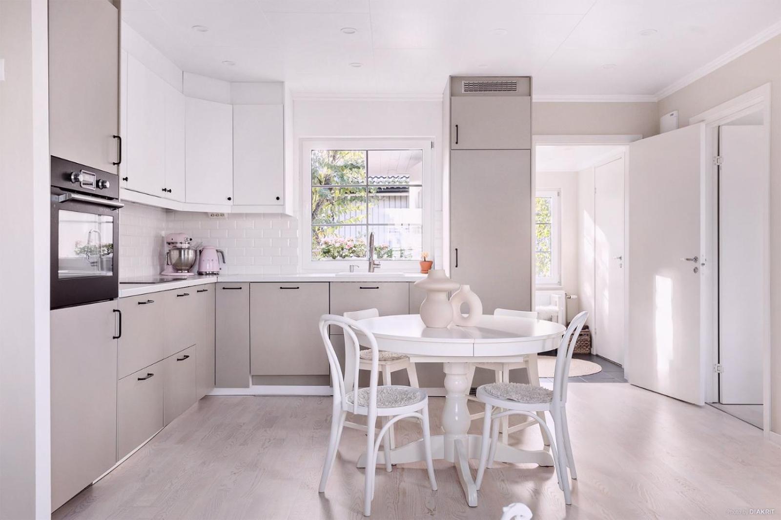 Charming Apartment In A Red House In สต็อกโฮล์ม ภายนอก รูปภาพ